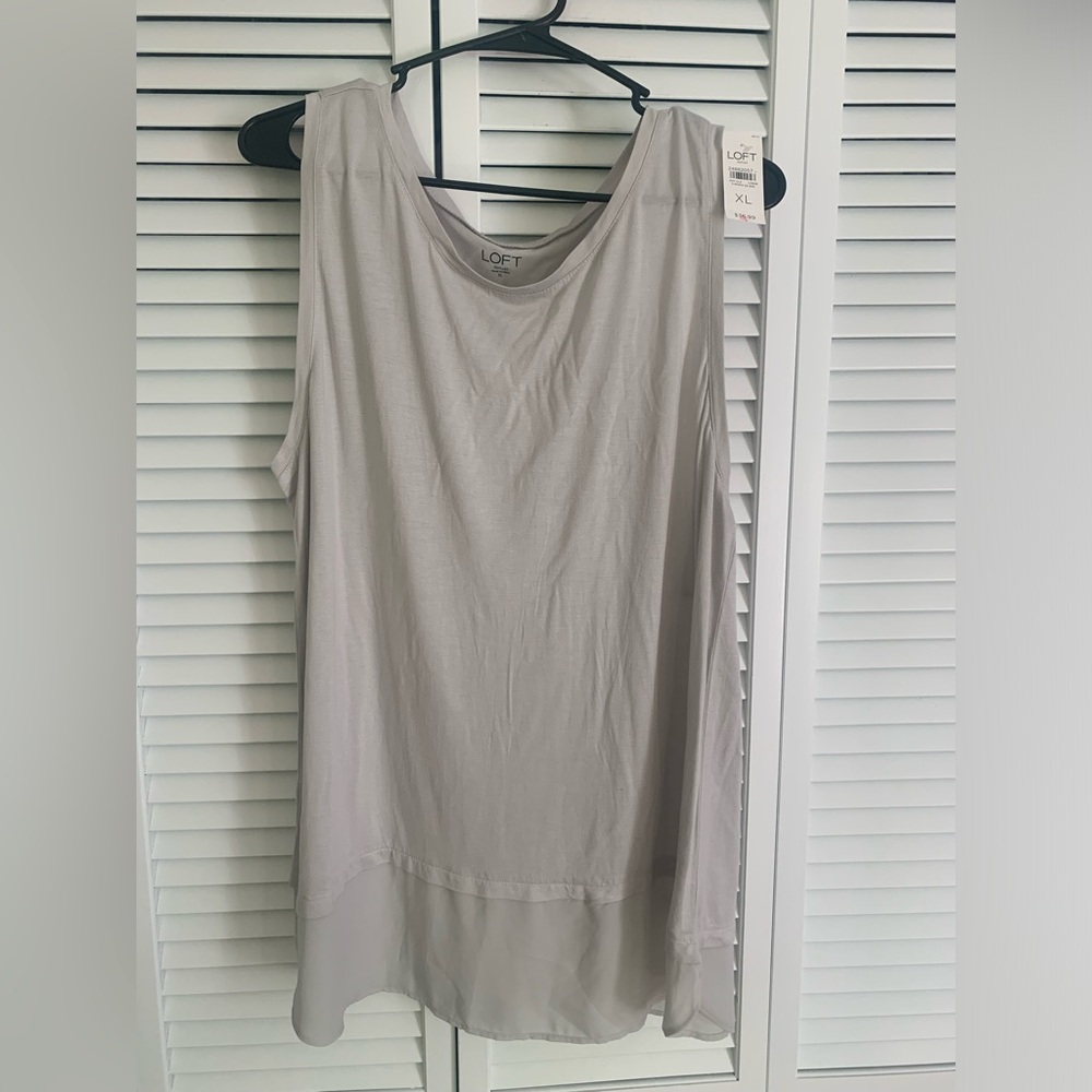 Women’s LOFT Gray Scoop Neck Side Split Active Tank. Size XL